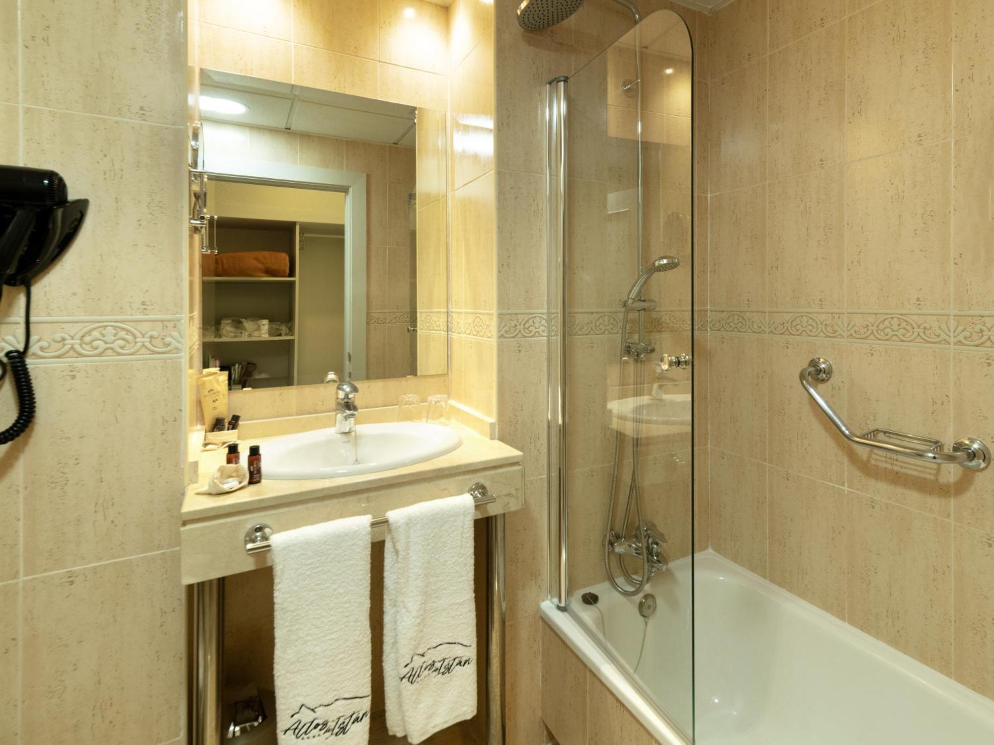 Hotel Altos De อิสตาน ภายนอก รูปภาพ